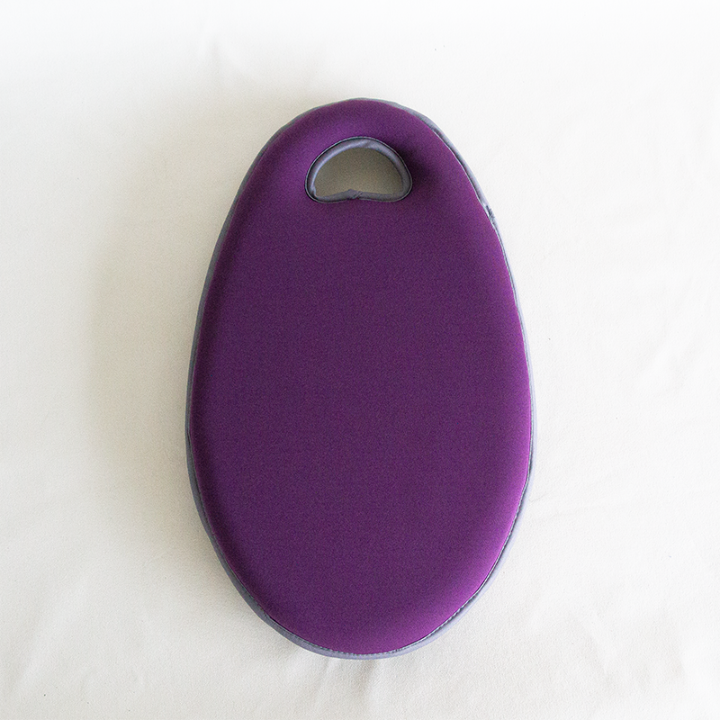 Kneeler Plum